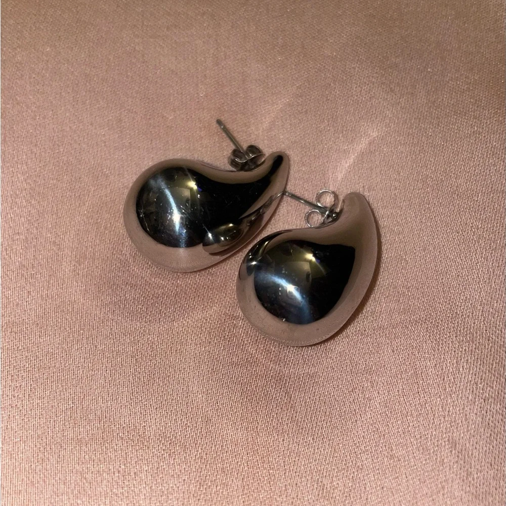 Chic Silver Teardrop Stud Earrings | 18K Gold-Plated